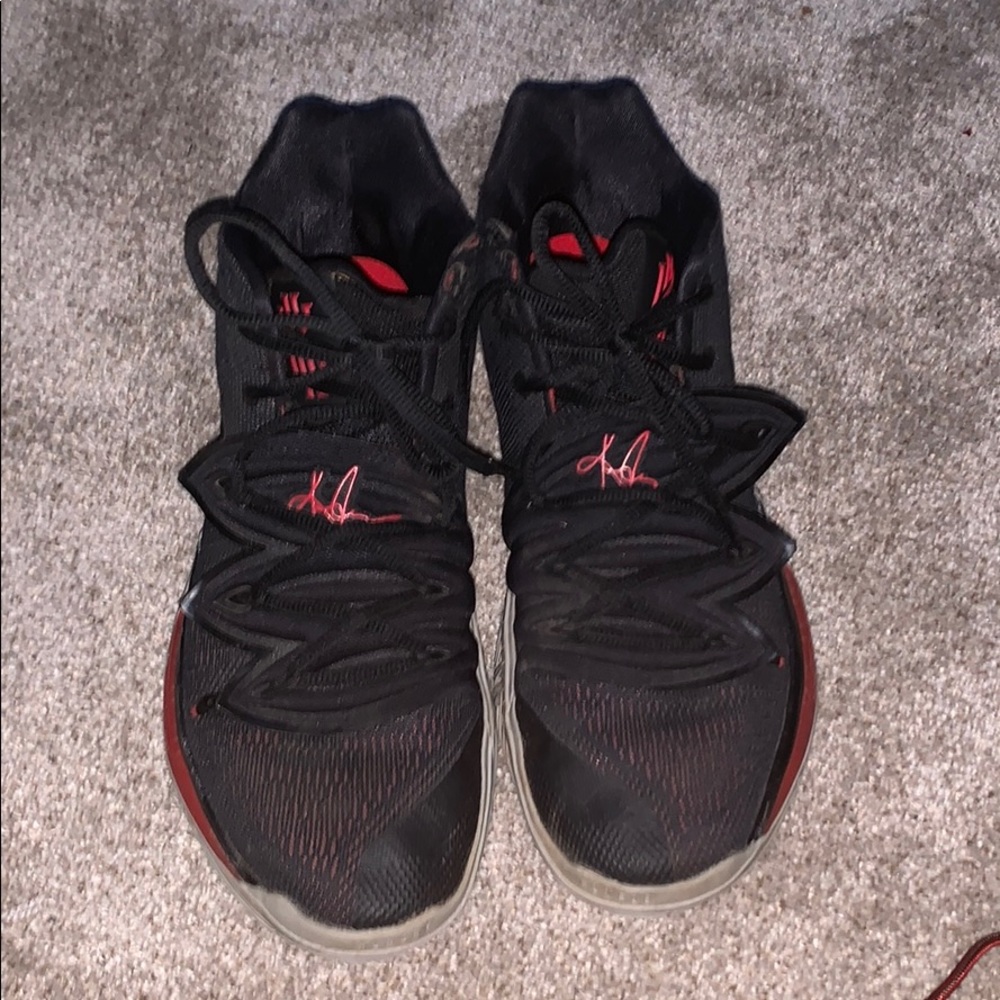 KYRIE 5 BRED USED BASKETBALL SHOES